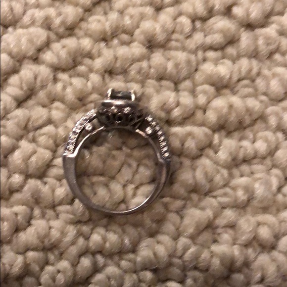 Ring - Picture 3 of 4